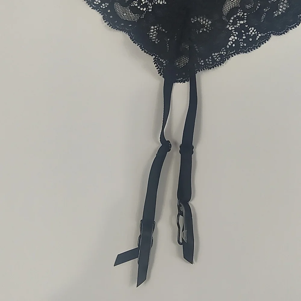 Victoria's Secret Dream Angels Lace Garter Belt
